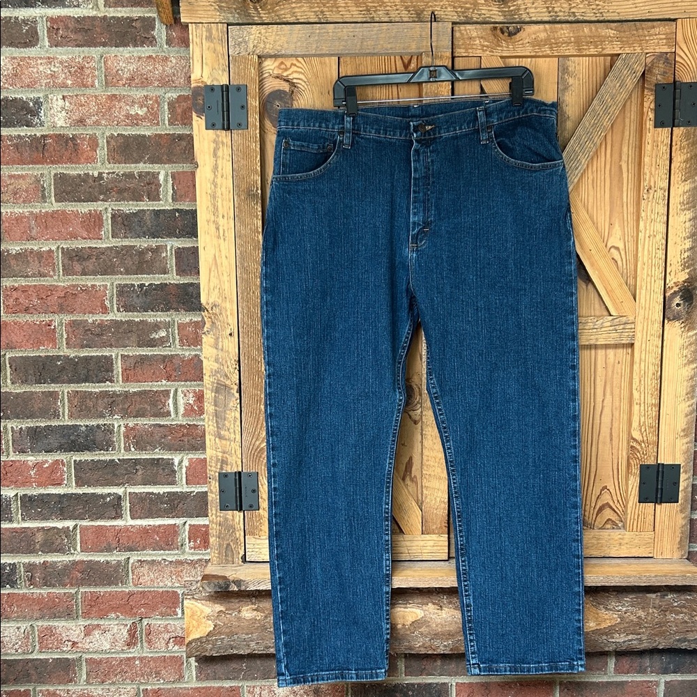 Men’s Wrangler Classic Blue Relaxed Fit Jeans
